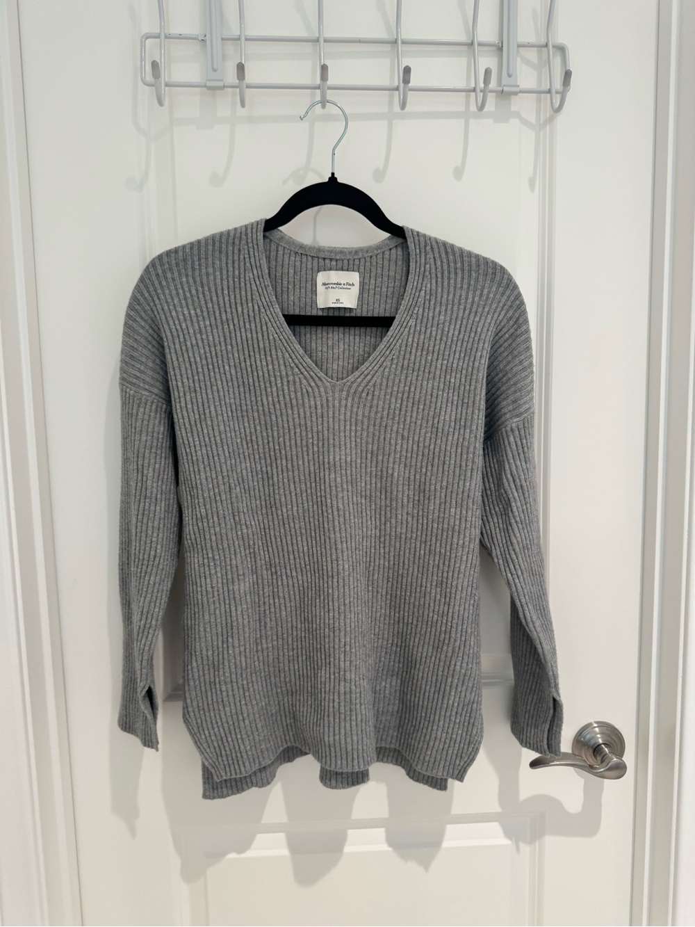 Abercrombie & Fitch Women’s Soft A&F
Ribbed Knit Sweater in Light Gray in XS